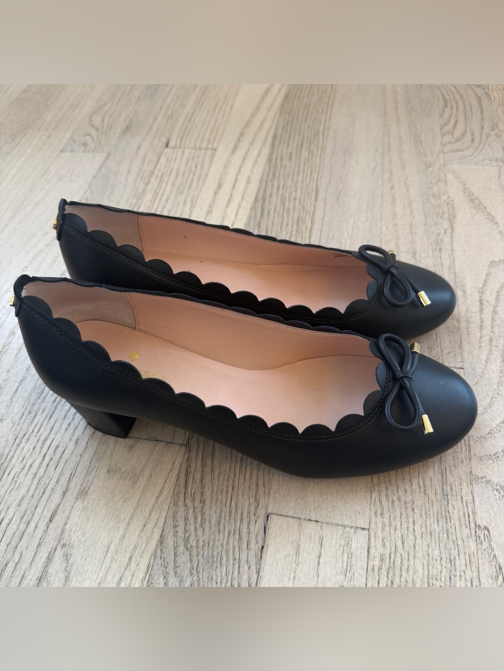 KATE SPADE Women’s Yasmin Black Nappa Leather Scalloped Bow Pumps 8.5M NEW